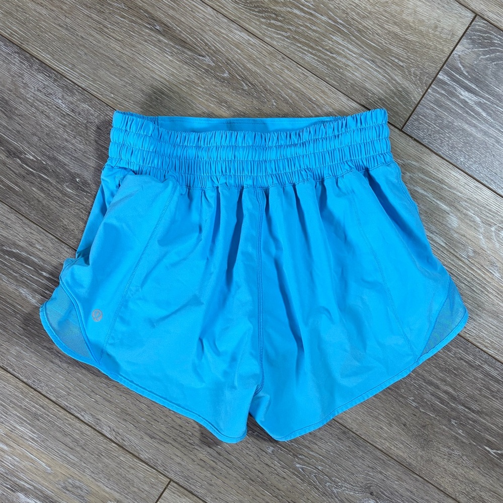 Lululemon Hotty Hot High Rise Shorts 2.5 Inch NWOT - Picture 2 of 11